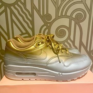Nike Air Max 1 LX Metallic Gold Silver Platinum Size 8. In Great Condition!